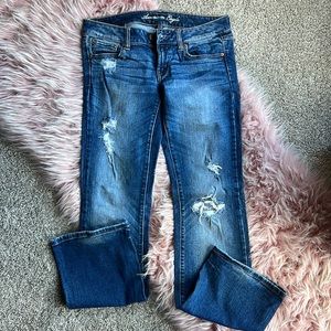 Women’s American eagle favorite boyfriend jeans. Size 6 long